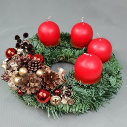 Advent wreath with red candles