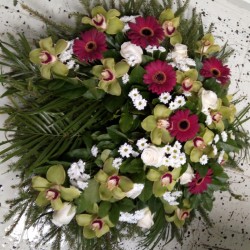 Memorial wreath with green,...