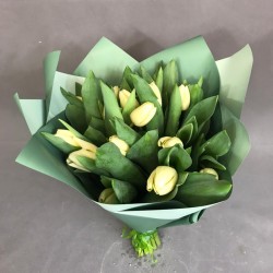 Yellow tulip bouquet