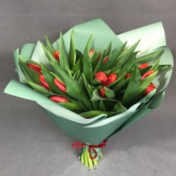 Red tulip bouquet