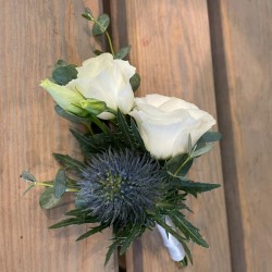 Flower brooch in white