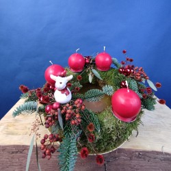Advent wreath with red candles