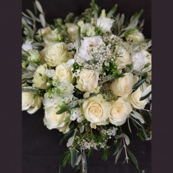 Mixture of white roses