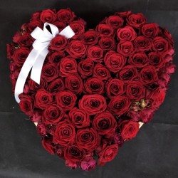 Heart of red roses
